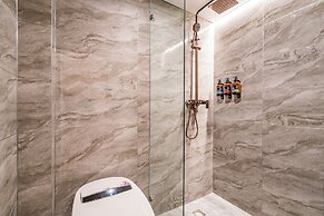 Dequan Luxury JingGuang Hotel