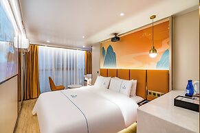 Dequan Luxury JingGuang Hotel