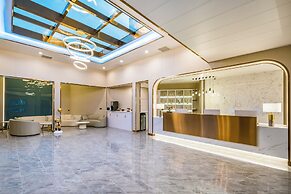 Dequan Luxury JingGuang Hotel