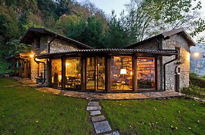 The Writer's Nest by Rent all Como