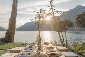 The Writer's Nest by Rent all Como