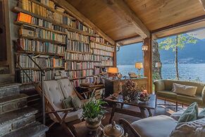The Writer's Nest by Rent all Como