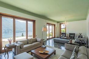 Villa Chiara Moltrasio With Private Garden by Rent all Como