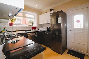 Cozy Coastal Retreat in Blackpool