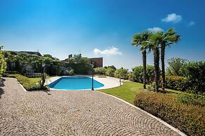 Terraced House With Shared Pool