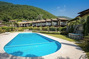 Terraced House With Shared Pool