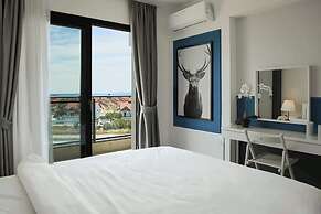 Caesar Blue Seaside Luxury Apartments