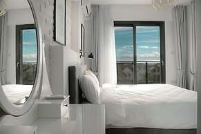 Caesar Blue Seaside Luxury Apartments