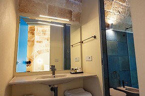 Iris Apartments