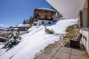 Stoa Apartment