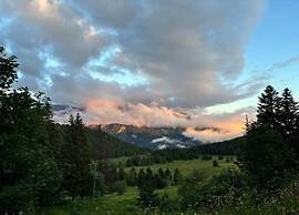 Cozy Stay With Alpine Views