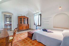 Nella Apartment With Pool