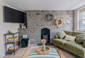 Cottage Cwtch