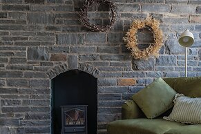 Cottage Cwtch