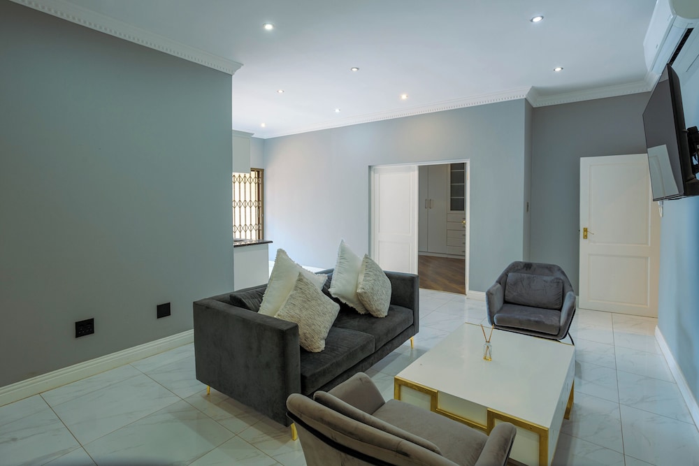 Adinkra Boutique Hotel