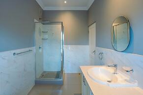 Adinkra Boutique Hotel