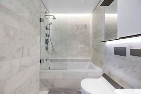 Chic Urban Stylish Condo in Downtown V