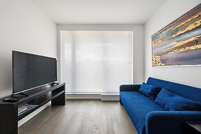 Chic Urban Stylish Condo in Downtown V