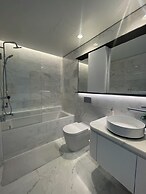 Chic Urban Stylish Condo in Downtown V