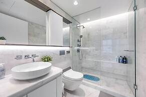 Chic Urban Stylish Condo in Downtown V