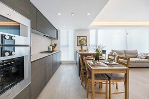 Chic Urban Stylish Condo in Downtown V