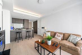 Chic Urban Stylish Condo in Downtown V