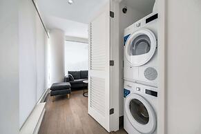 Chic Urban Stylish Condo in Downtown V