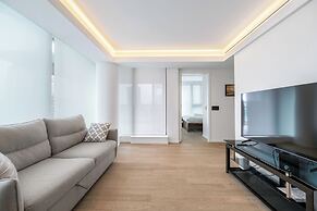 Chic Urban Stylish Condo in Downtown V