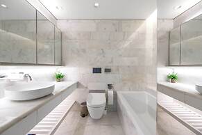Chic Urban Stylish Condo in Downtown V