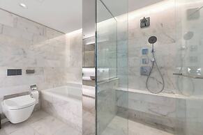 Chic Urban Stylish Condo in Downtown V
