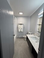 Zero-100 Motor Inn