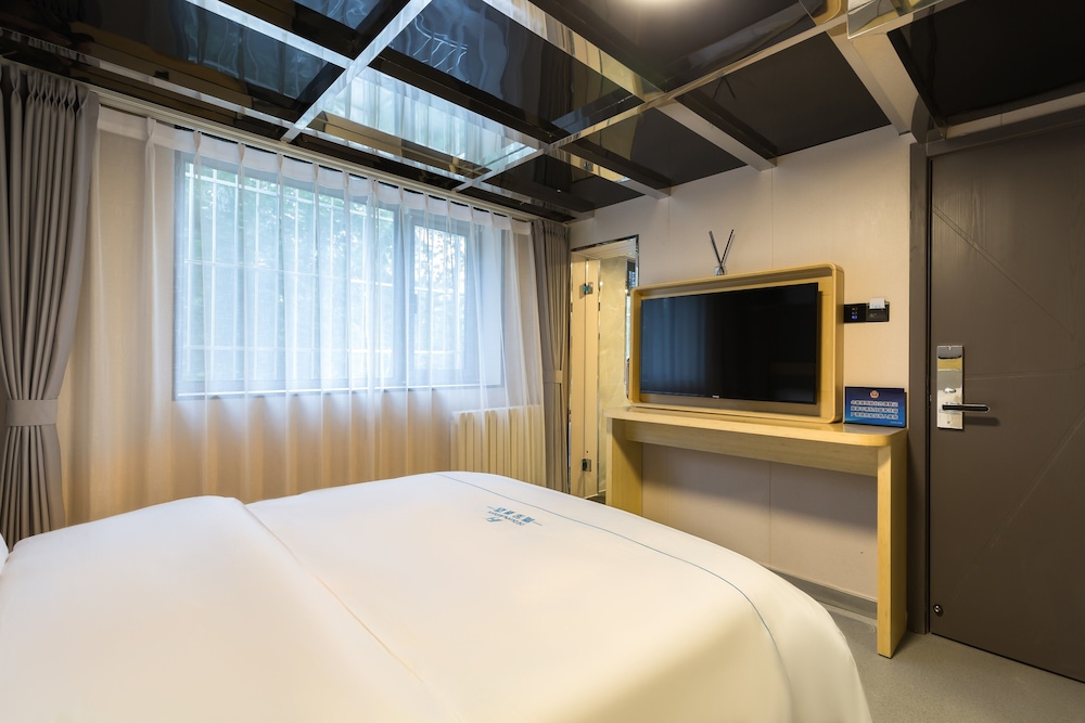 Dequan Chaoyang Park Hotel