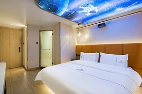 Dequan Luxury HuaYuan Hotel