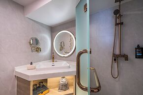 Dequan Luxury HuaYuan Hotel