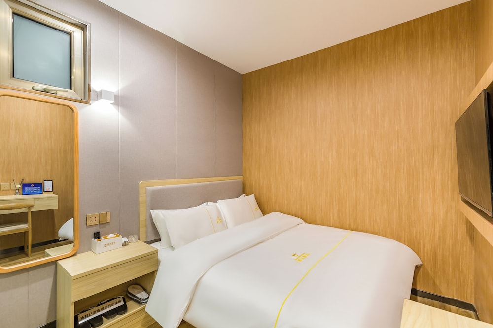 Dequan Guangwai Hotel