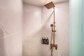 Dequan Luxury CBD Hotel