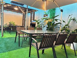 Dequan Luxury CBD Hotel