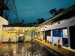 The Gulmohar Inn