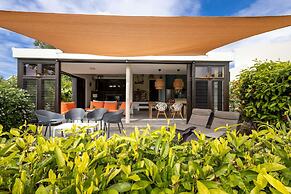 Blue Bay s Tropical Escape