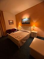 HOTEL REY'S