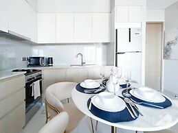 Luxurious Burj Royale One-bedroom & City Views