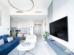 Luxurious Burj Royale One-bedroom & City Views