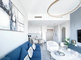 Luxurious Burj Royale One-bedroom & City Views