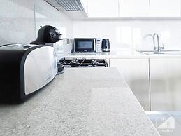 Luxurious Burj Royale One-bedroom & City Views