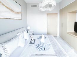 Luxurious Burj Royale One-bedroom & City Views