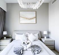 Luxurious Burj Royale One-bedroom & City Views