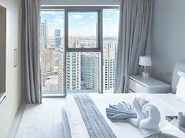 Luxurious Burj Royale One-bedroom & City Views