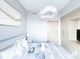 Luxurious Burj Royale One-bedroom & City Views