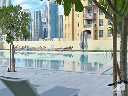 Luxurious Burj Royale One-bedroom & City Views