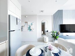 Luxurious Burj Royale One-bedroom & City Views